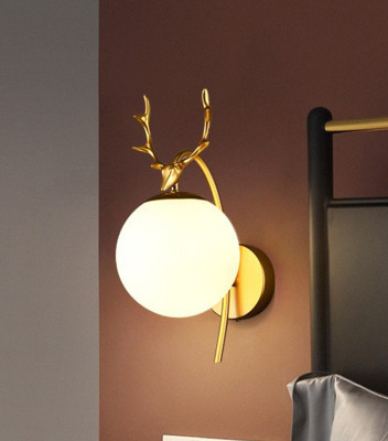 Đèn gắn tường chóa thủy tinh,thân mạ vàng, hình SỪNG HƯƠU